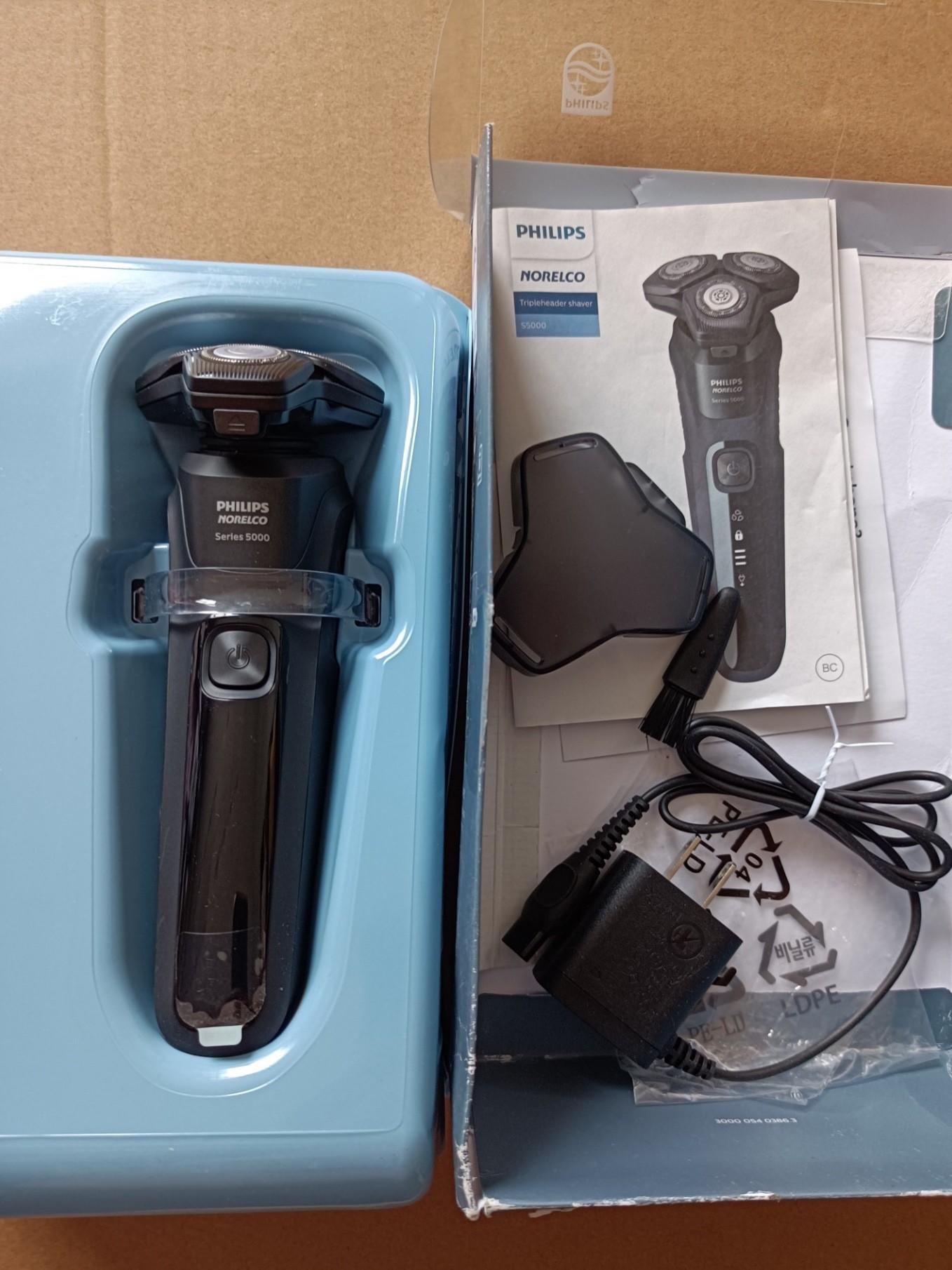 飞利浦(Philips) 男士电动刮胡刀全身水洗充电式剃胡刀进口正品 S5588使用体验